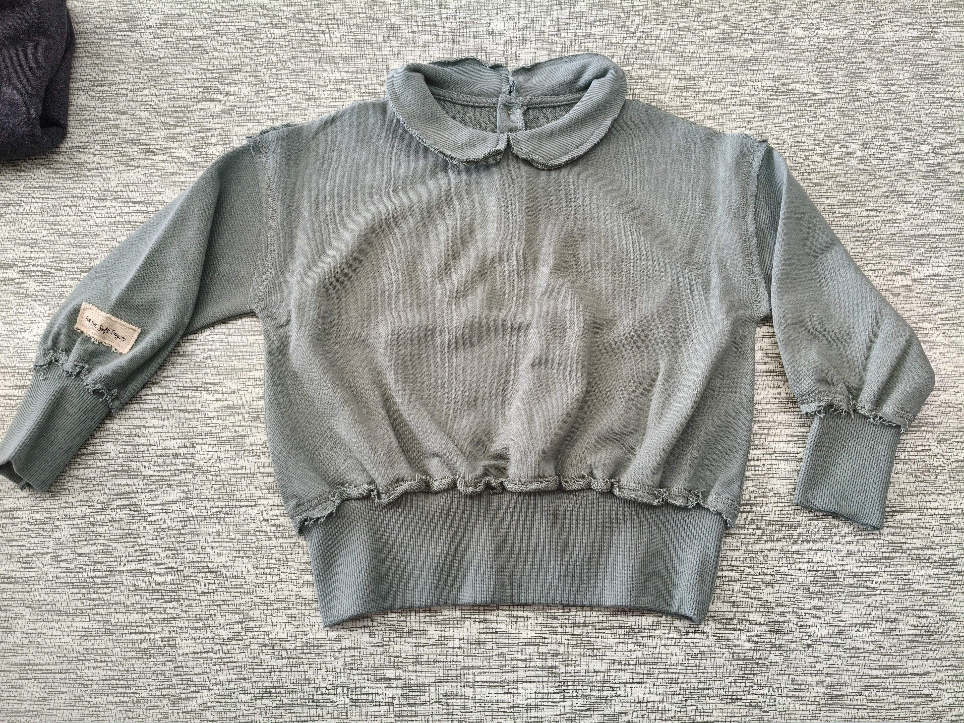 The Soft Days Frill-Edge Peter Pan Pullover
